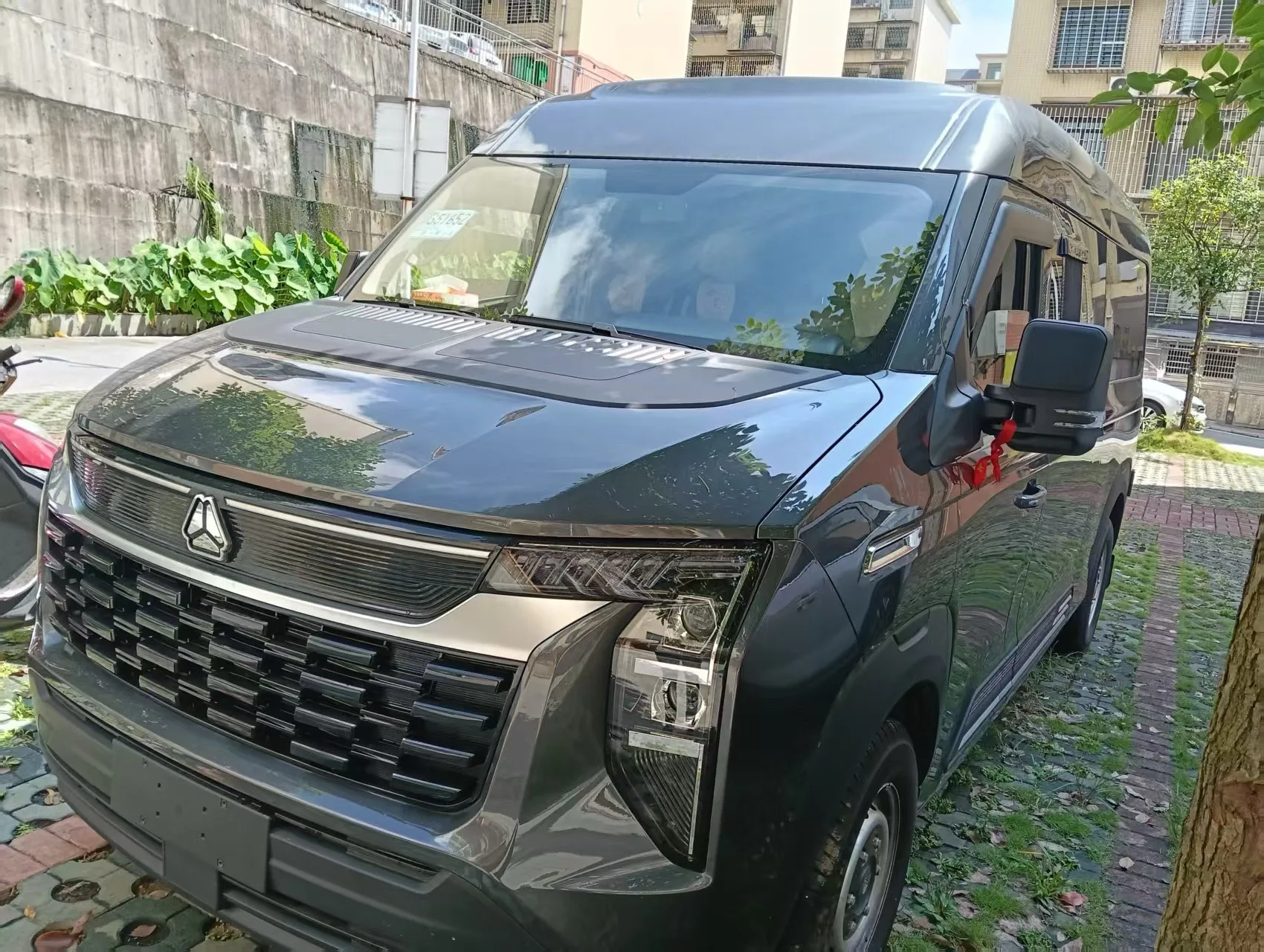 Sinotruk 2025 Pioneer V 2.0T Business Travel Edition, Central Axle, Central Roof, Automatic Transmission