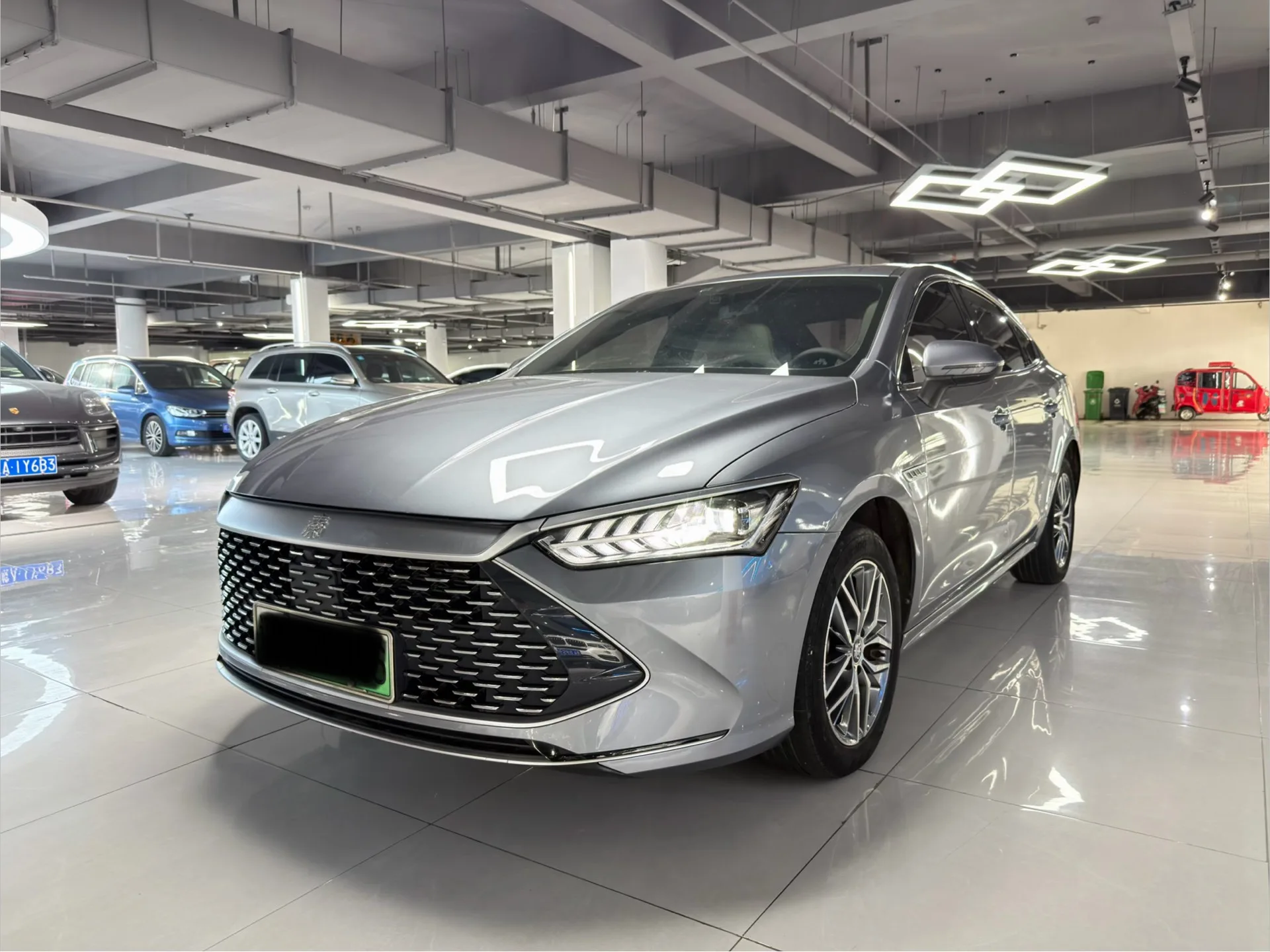 世界 2023 秦 加 DM-i 1.5 CVT 冠军 版 领导 模型 120公里 自动的 传播
