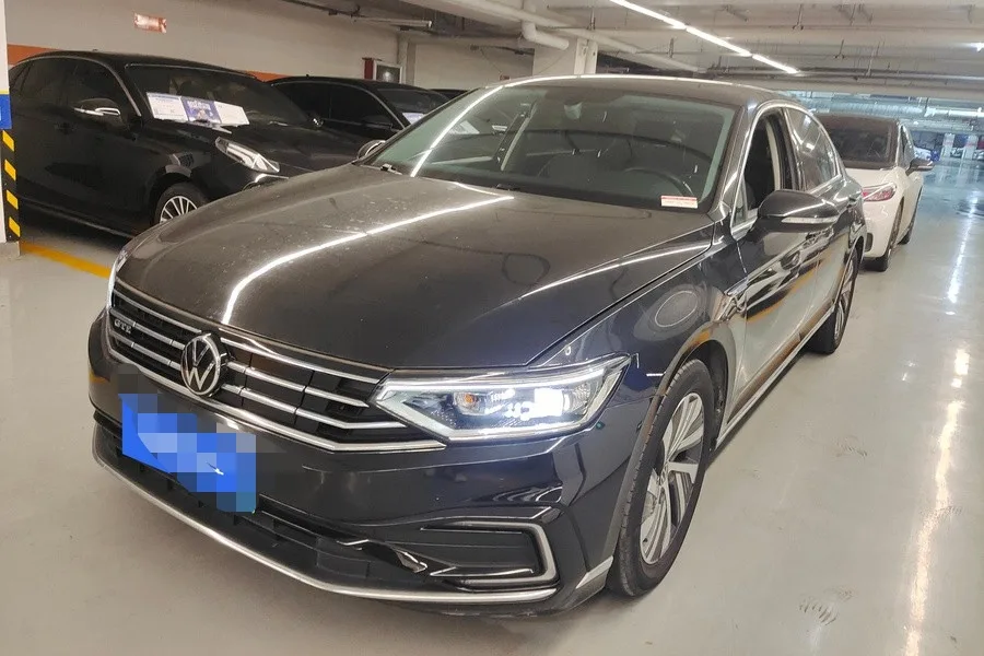 2022 Volkswagen Passat GTE Plug-in Hybrid GTE Luxury Model
