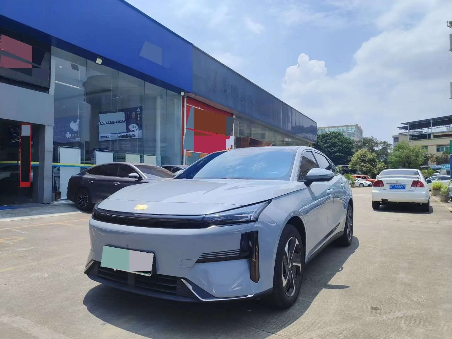 Geely Galaxy 2025 L6 EM-i 1.5 140km Exploration+ Edition Automatic