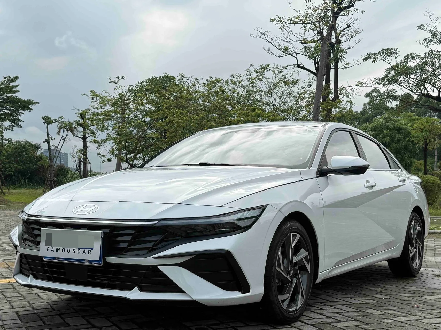 Hyundai Elantra 2023 1.5L CVT LUX Premium Edition