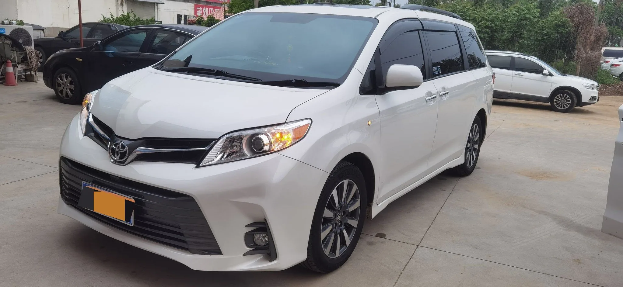 Toyota Sienna (Imported) 2019 Model Year Sienna 3.5 XLE Mobility Auto Access, 2WD, 7-Seater, U.S. Spec, Automatic Transmission