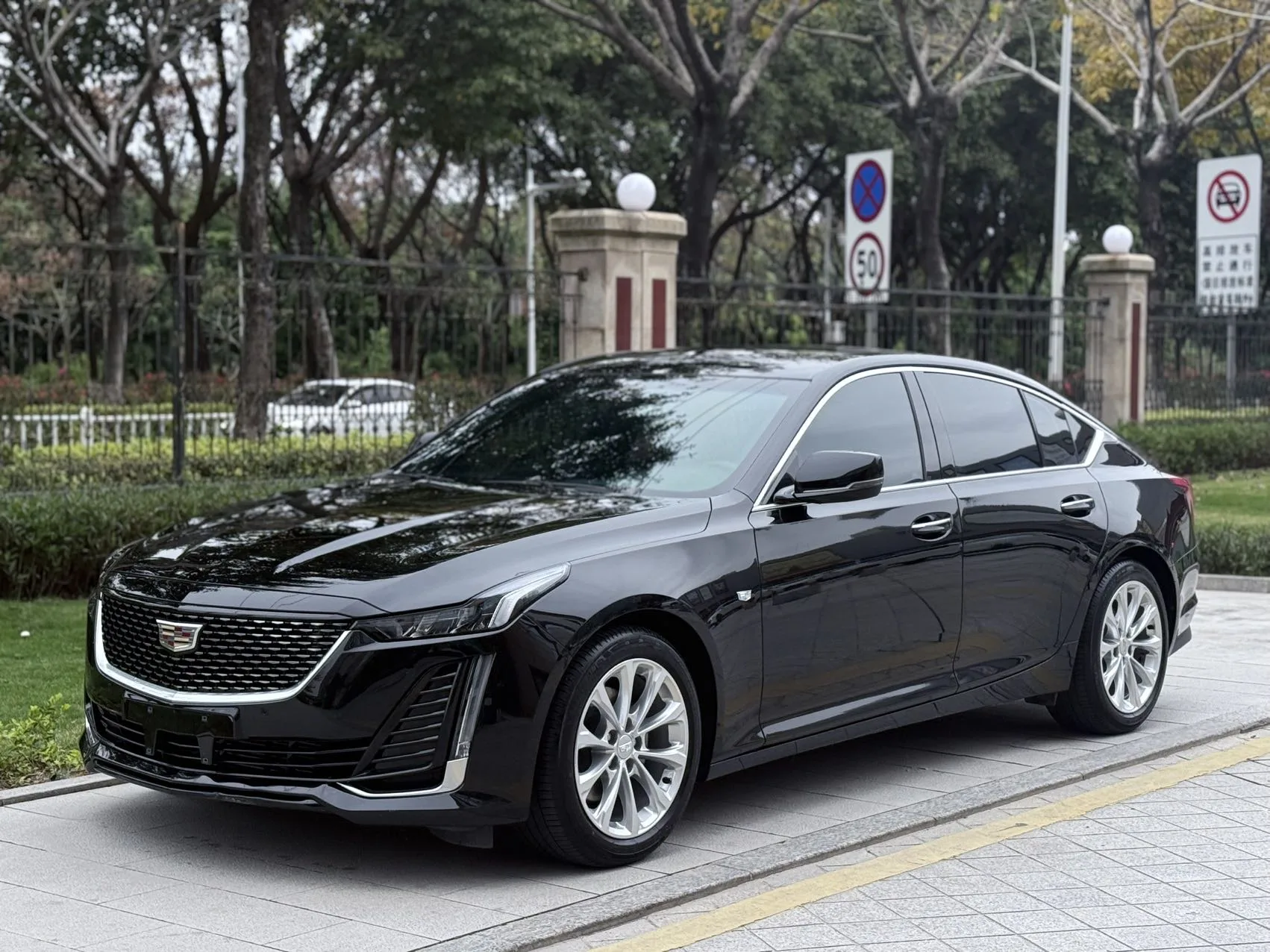 2023 Cadillac CT5 28T Luxury (Standard Edition)