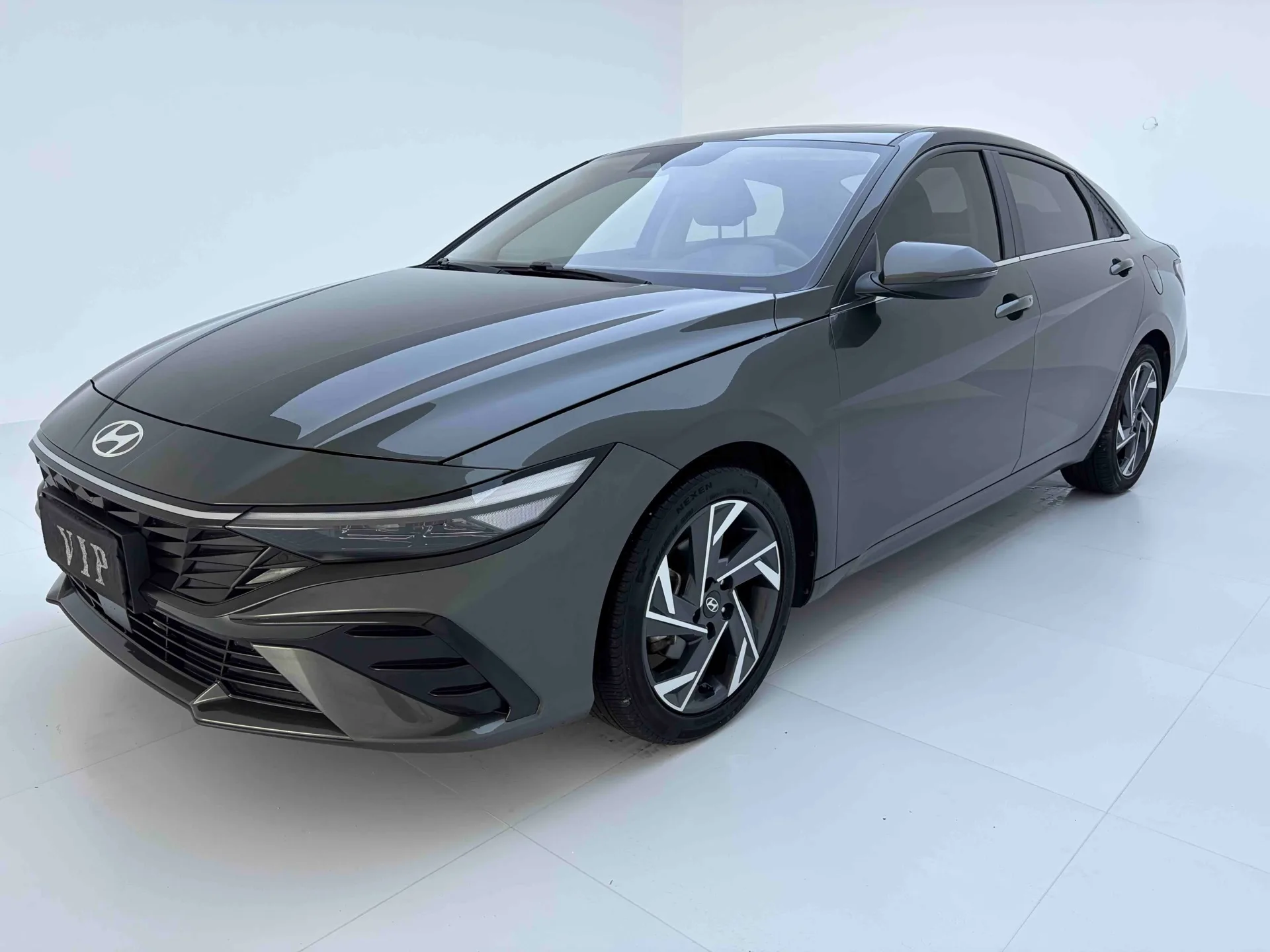 Hyundai Elantra 2023 1.5L CVT LUX Premium Edition