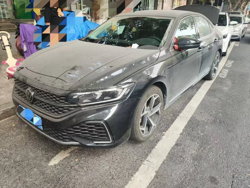 Volkswagen 2025 Passat 2.0TSI 330TSI Outstanding Edition Starry Sky Elite Version Automatic Transmission