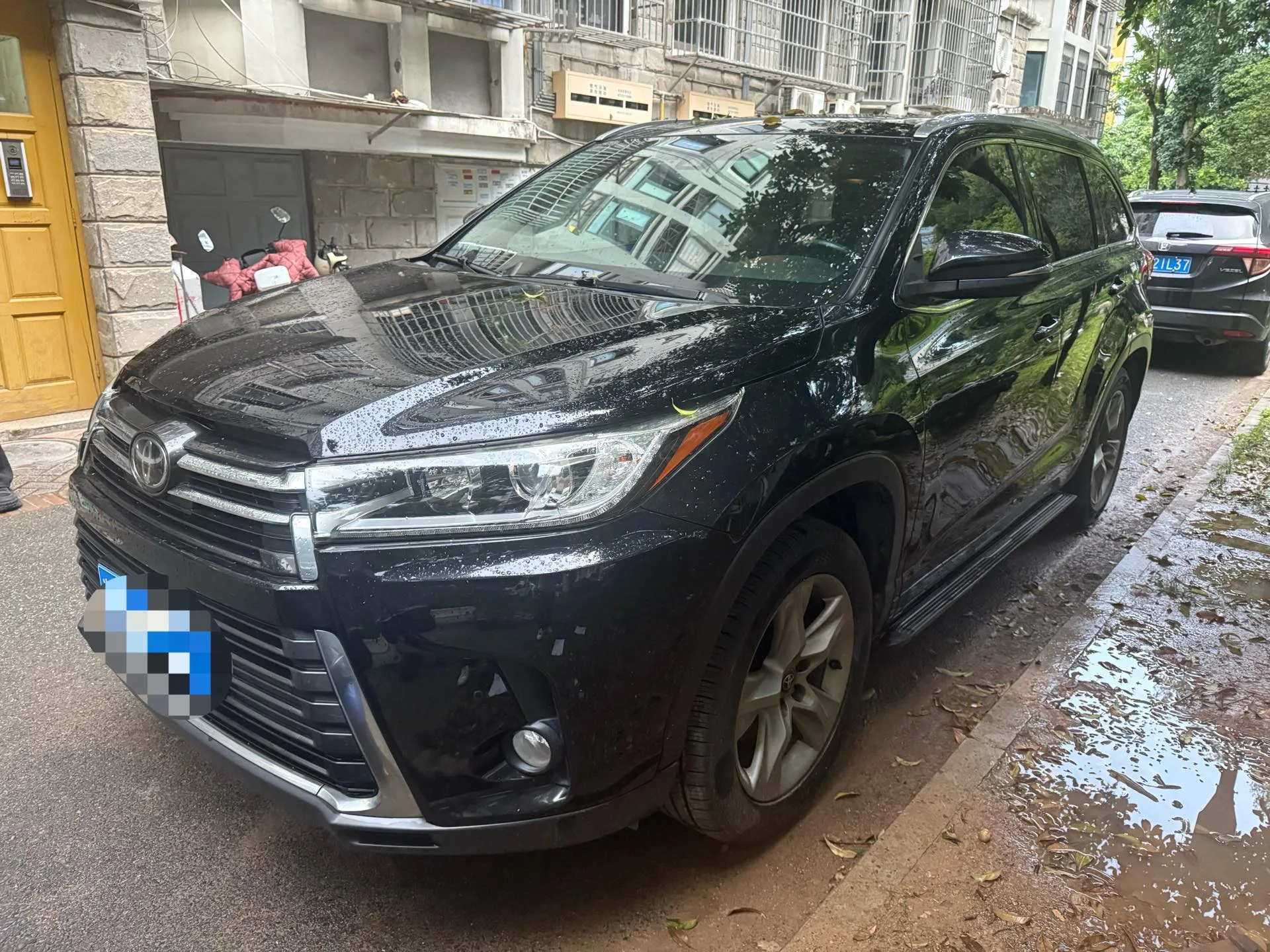 2018 Toyota Highlander 2.0T FWD Premium Edition, 7-Seater, China V Emission Standard