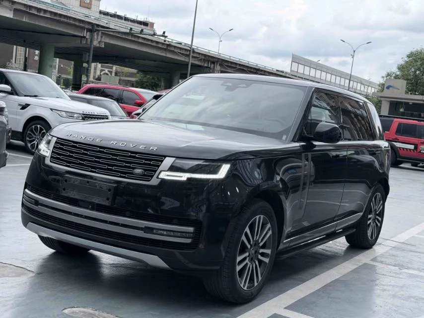 Range Rover 2024 Model Year 3.0 L6 400PS Grand Edition (Long Wheelbase)