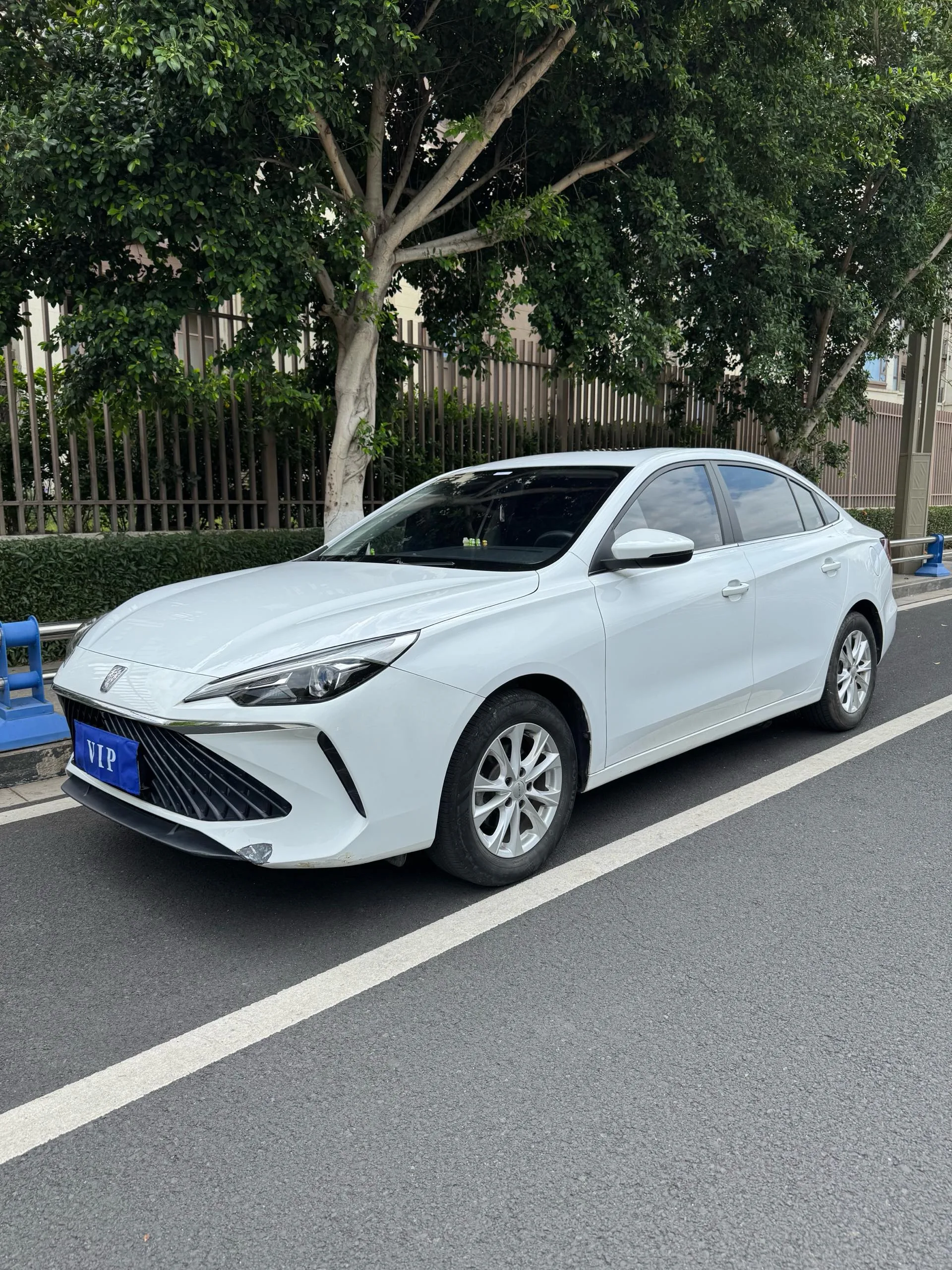 Roewe i5 2023 1.5L CVT Luxury Edition