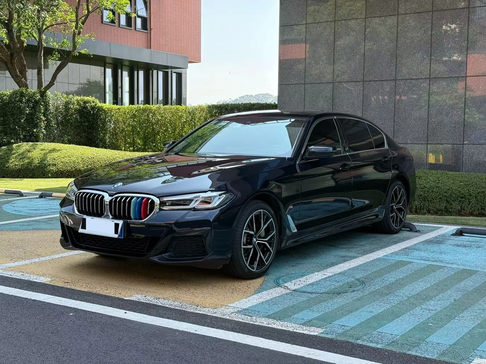 BMW 5 Series 2022 Facelift 3 530Li Luxury M Sport Package
