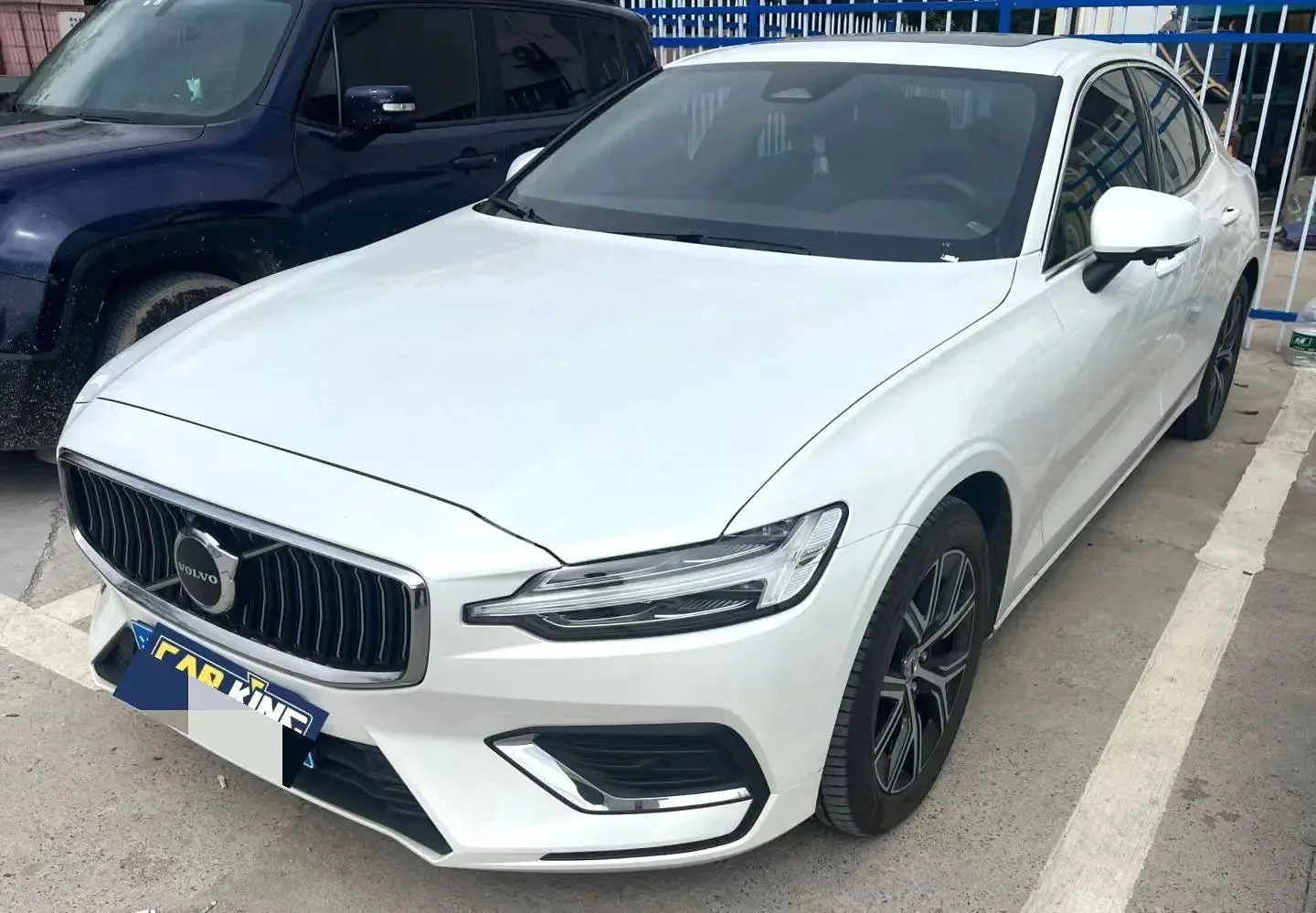 2025 Volvo S60 B4 Smart Comfort Luxury Edition