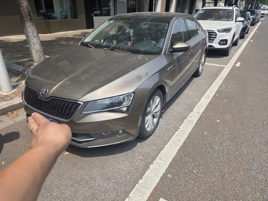 Superb 2016 TSI280 DSG Champion Edition