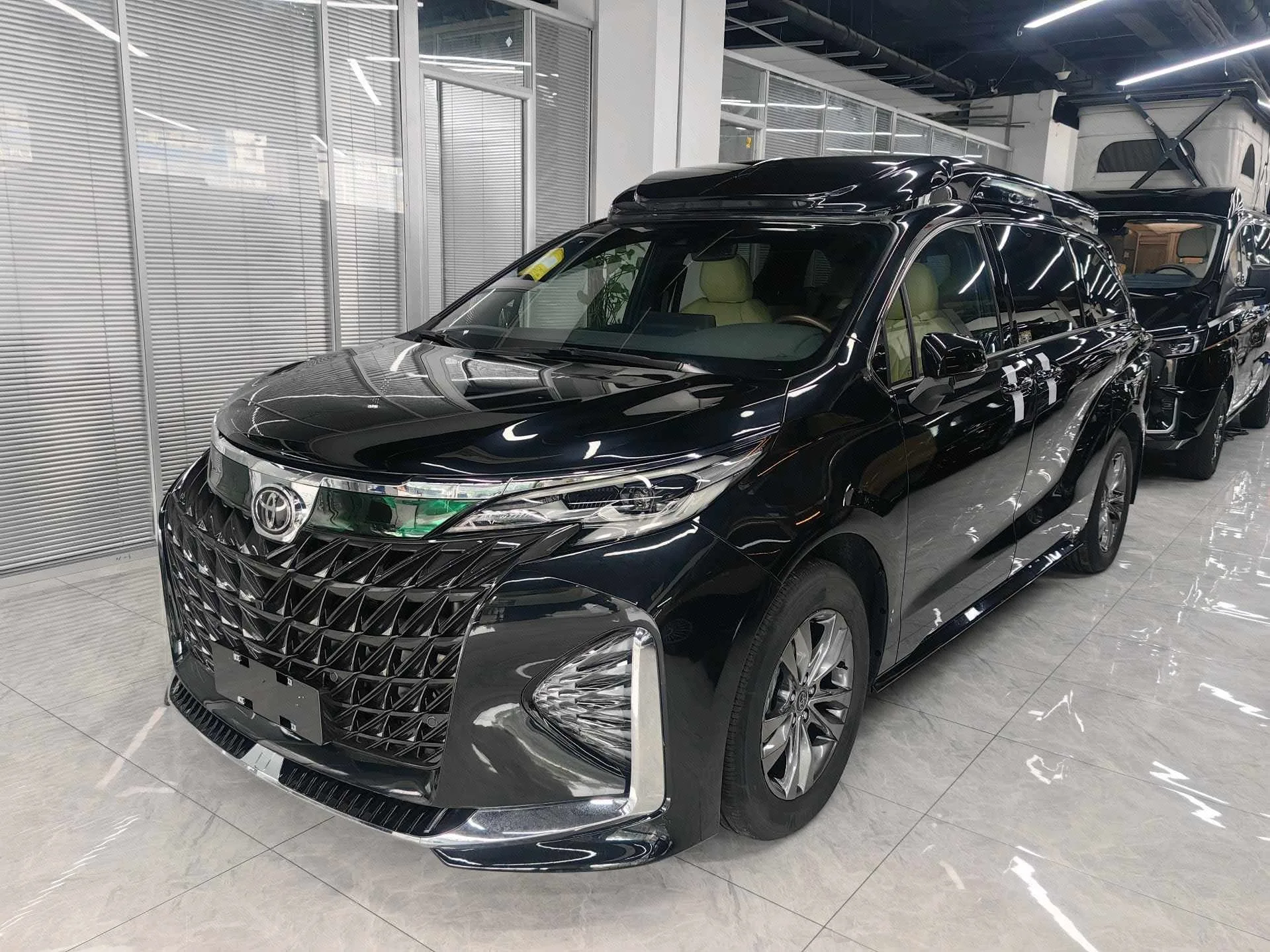 Toyota Sienna AWD_High Roof_7-Seater MPV, Automatic Transmission