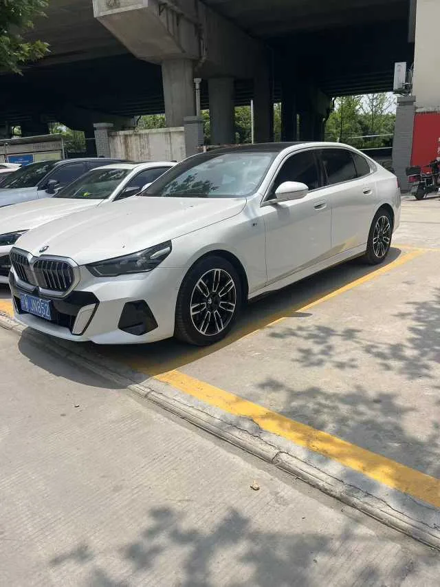 2025 BMW 5 Series 525Li 48V 2.0T M Sport Package Automatic