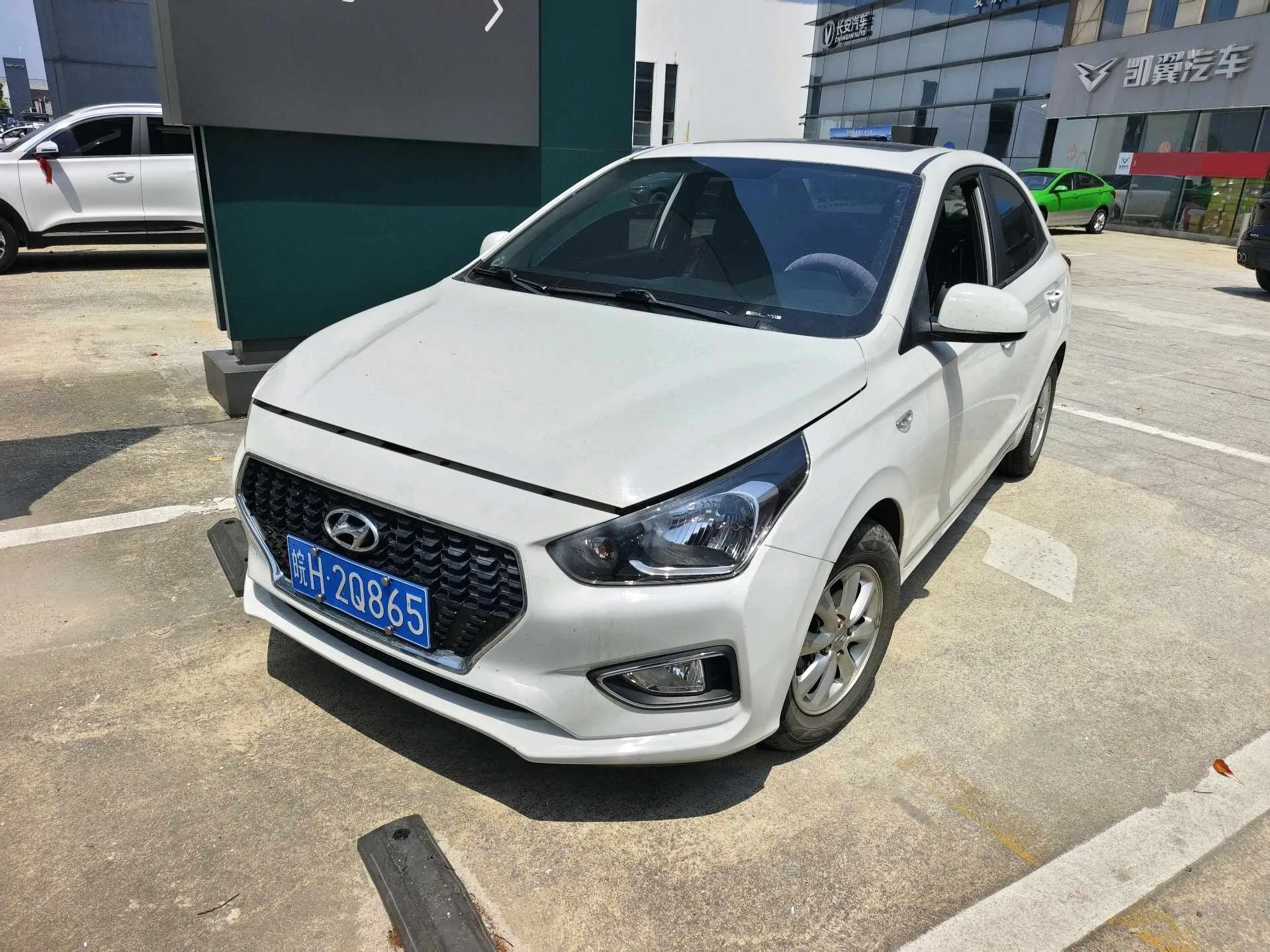 2017 Hyundai Reina 1.4 GLS with Sunroof (Manual Transmission)