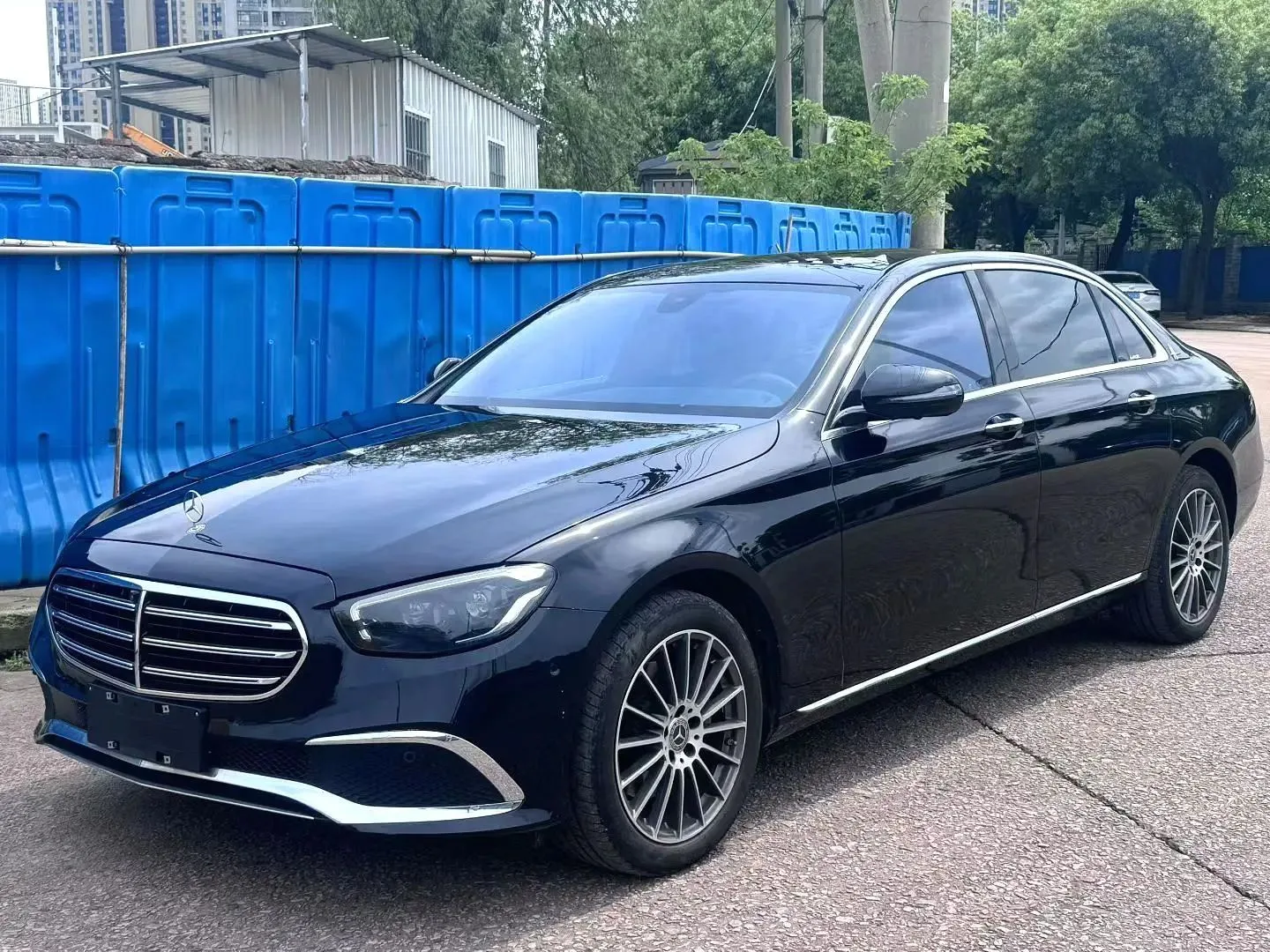 2023 梅赛德斯-奔驰 E级 和 260 L