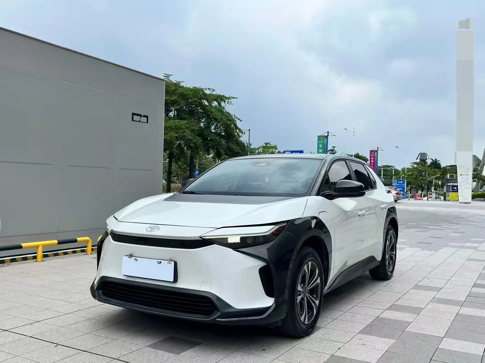 FAW Toyota bZ4X 2022 Model Year, Front-Wheel Drive "Changxing" Edition