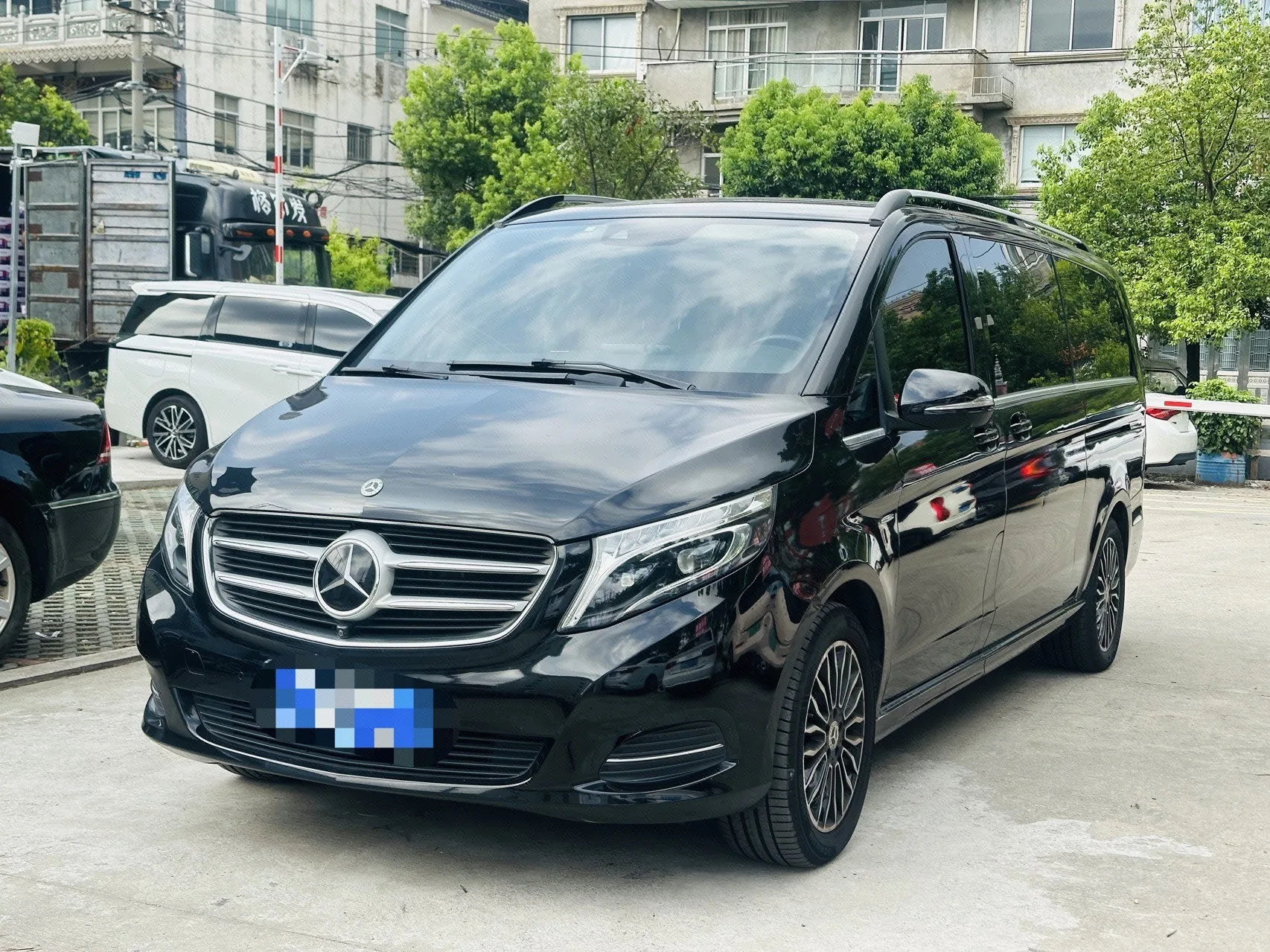 Mercedes-Benz V-Class 2018 V 260 L Premium Extended Edition (China V Emission Standard)