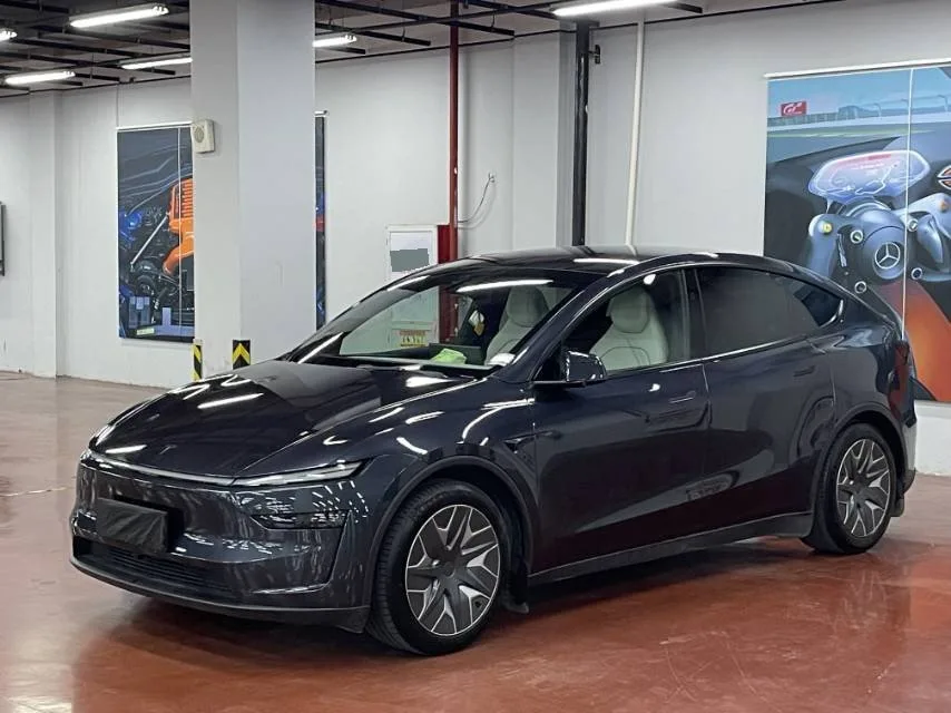 Tesla 2025 Model Y L Long Range All-Wheel Drive Automatic
