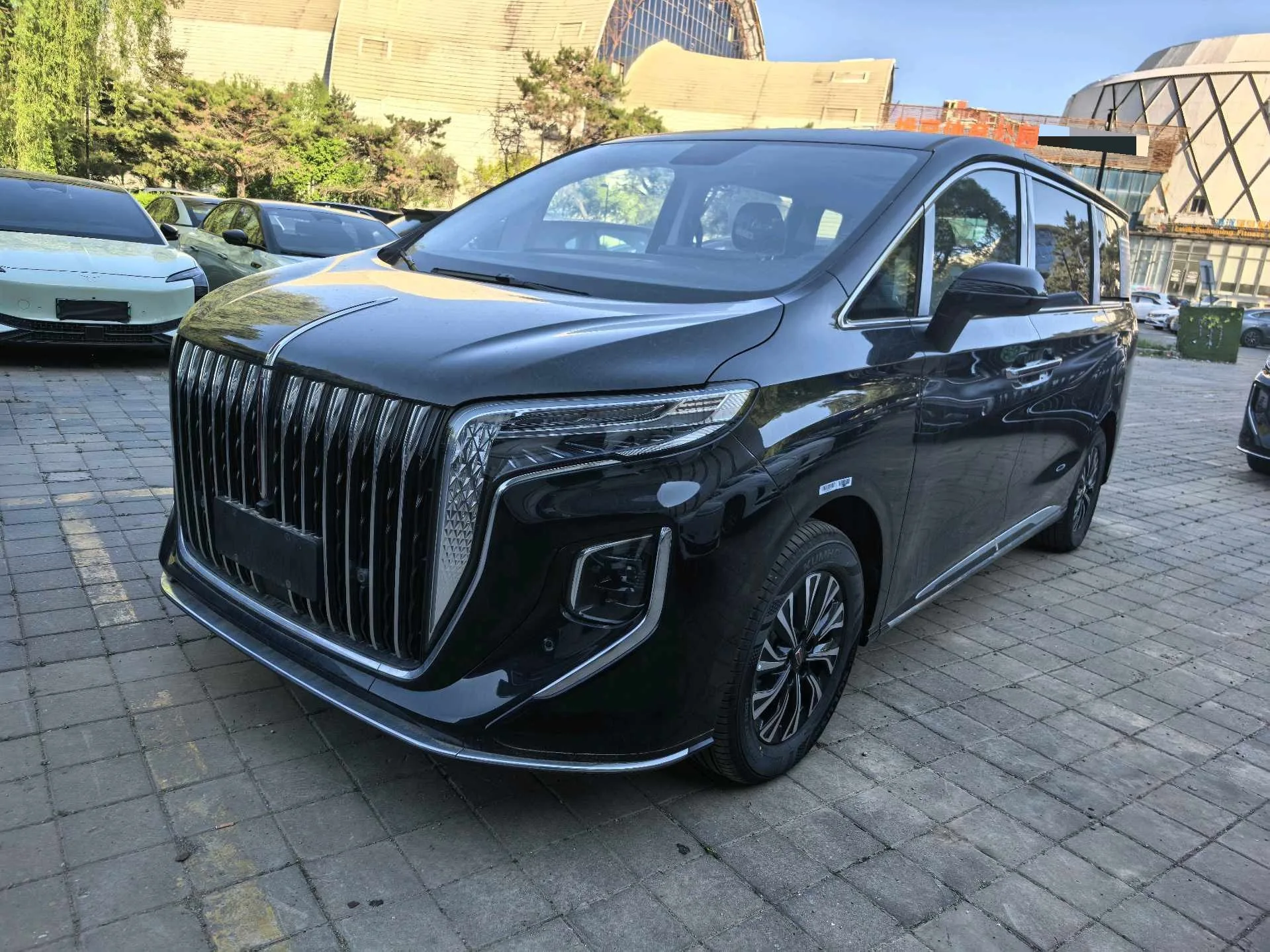 Hongqi HQ9 PHEV 2024 2.0T AWD Business Edition