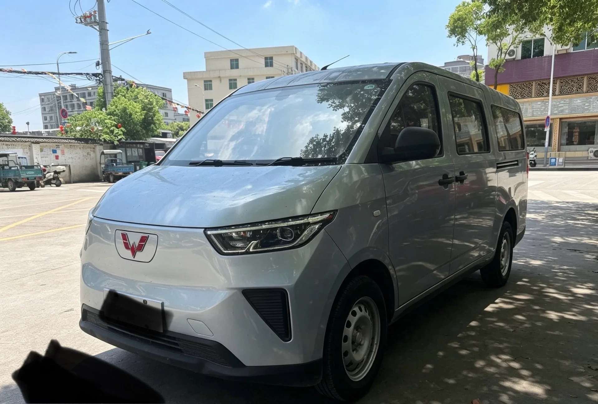 Wuling 2024 Yangguang 300km Comfort Edition Passenger Van, 75kW, Automatic Transmission