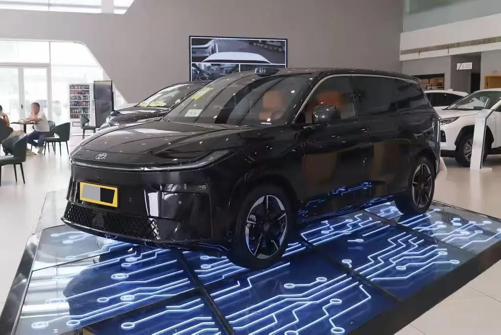 Toyota 2025 Platinum 3X 520 Pro High-End Intelligent Driving Edition Automatic Transmission