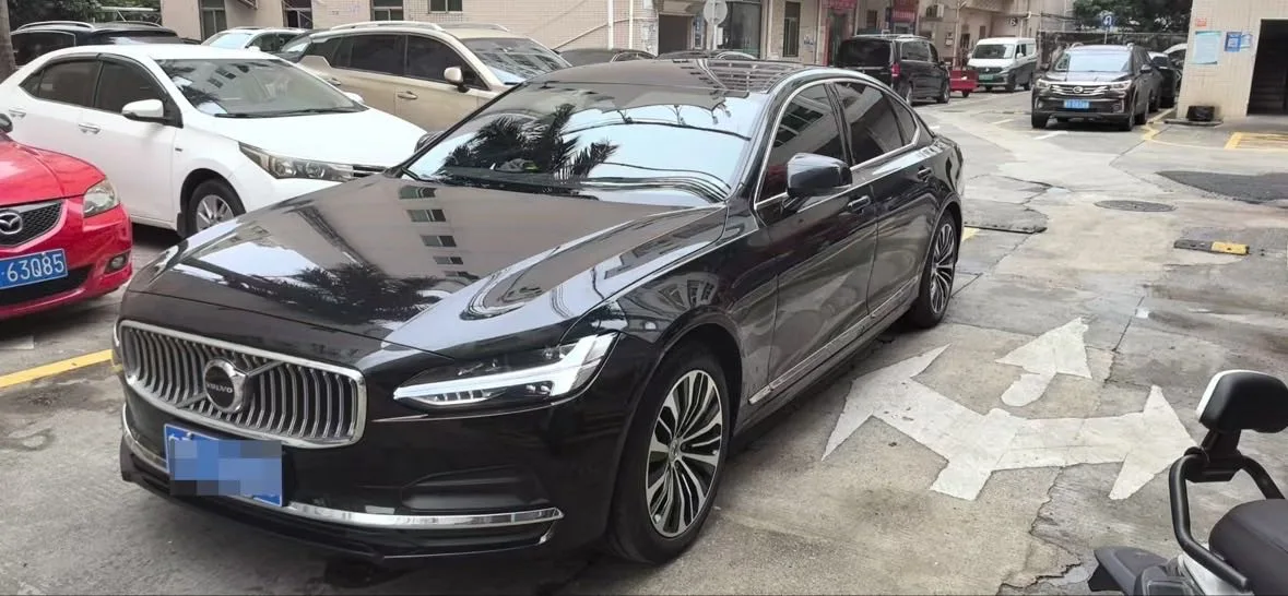 2024 Volvo S90 B5 Smart Luxury Edition