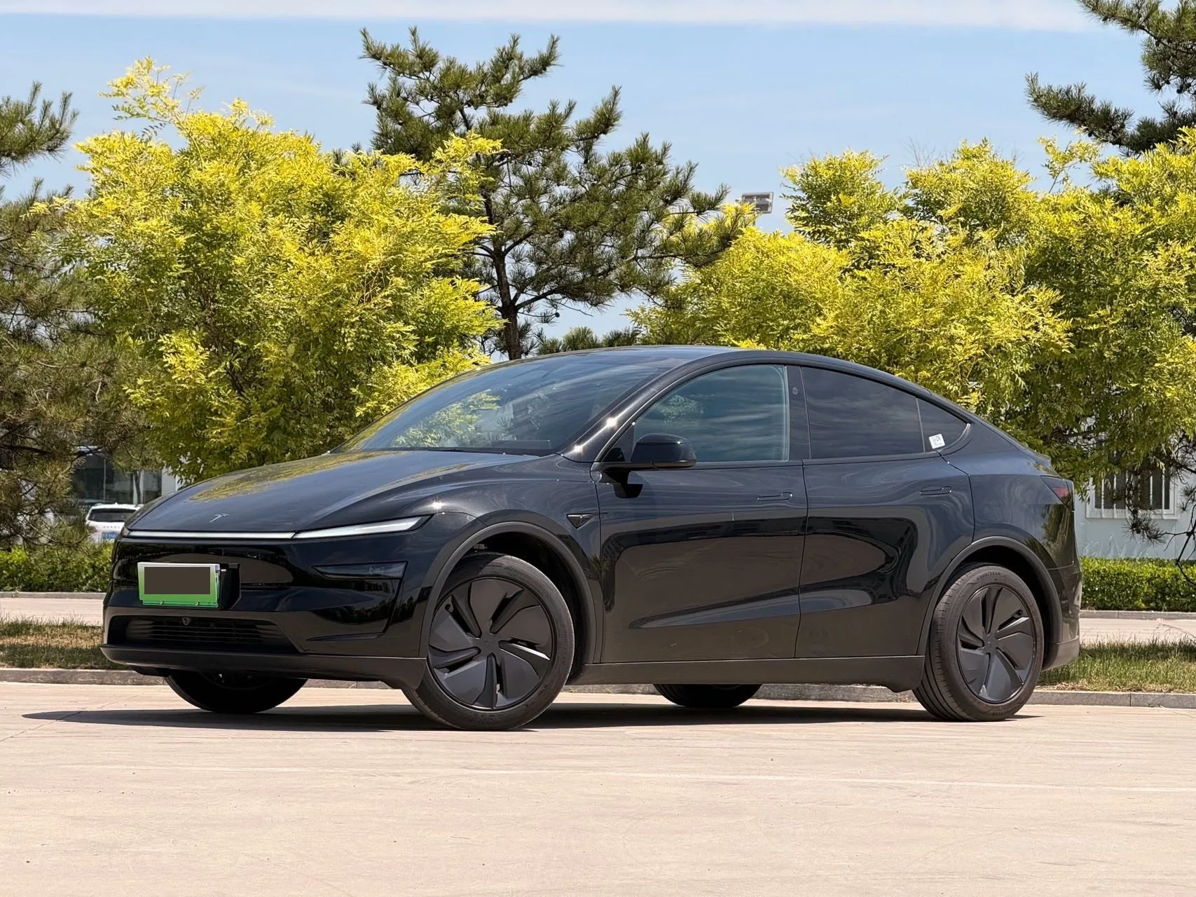 Tesla 2026 Model Y Rear-Wheel Drive Automatic