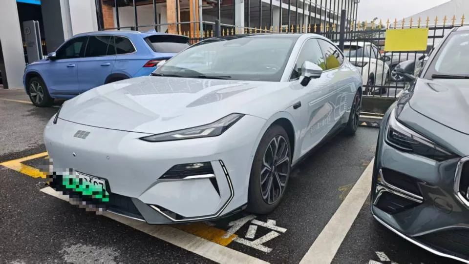 Geely Galaxy 2025 E8 700km Long-Range Intelligent Driving Edition Automatic