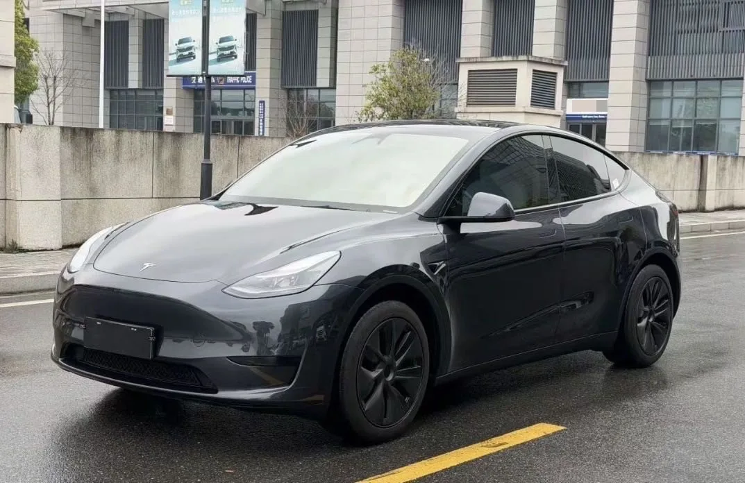 Model Y 2024 Rear-Wheel Drive