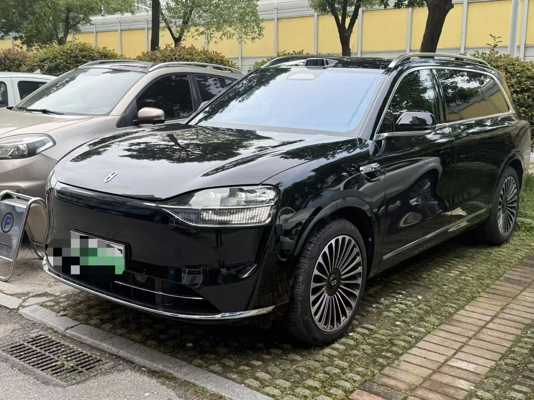 AITO 2025 M9 Range Extended Max Edition 52kWh 6-Seater Automatic