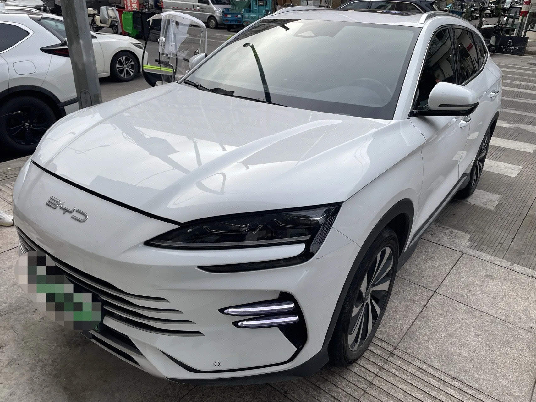 BYD 2023 Song PLUS DM-i 1.5 CVT Champion Edition 110KM Flagship PLUS Automatic