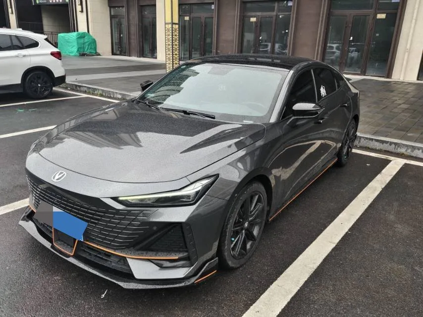 Changan UNI-V 2022 1.5T Smart Navigation Edition