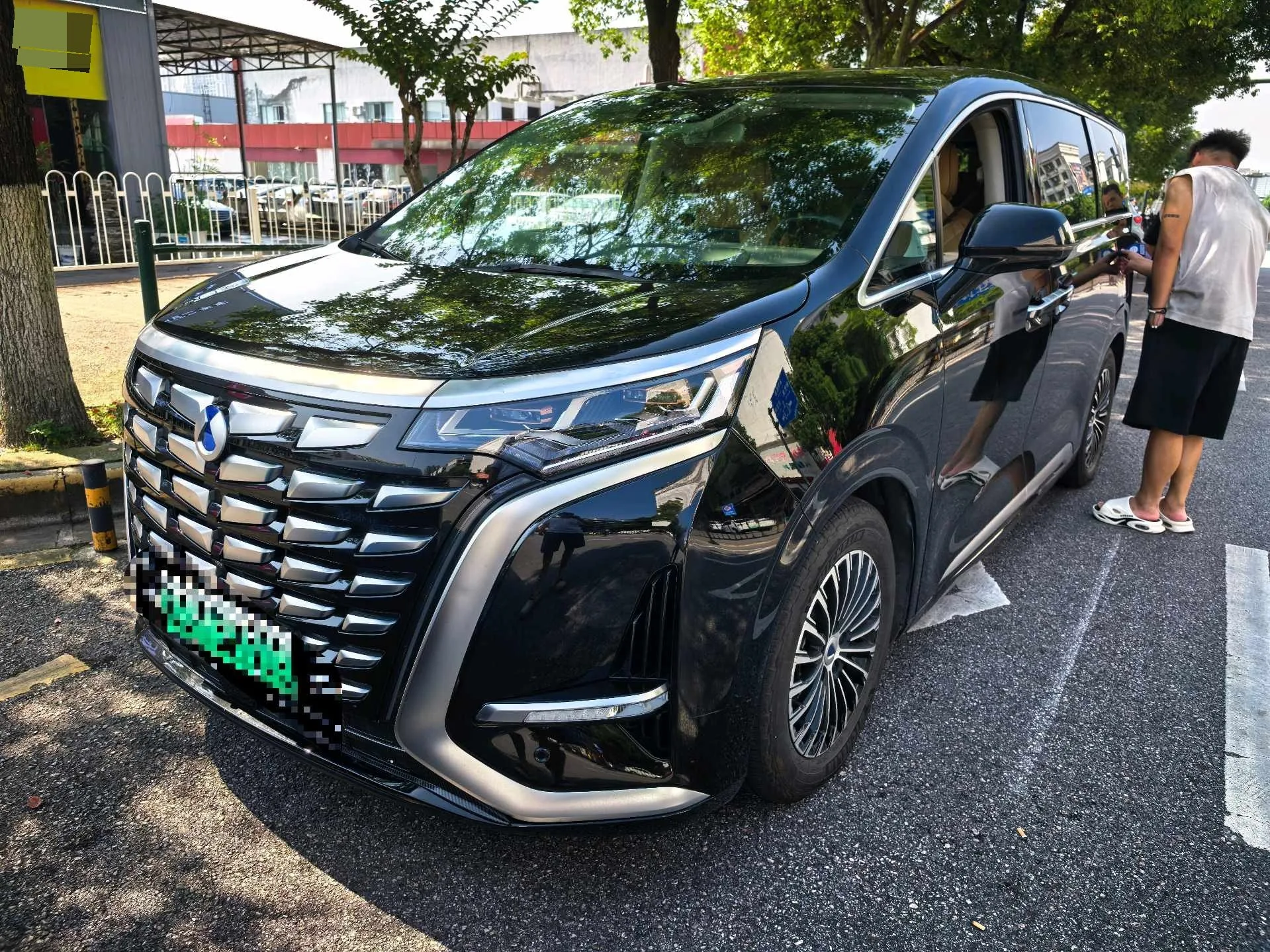 Denza D9 2022 DM-i 970 AWD Flagship Edition