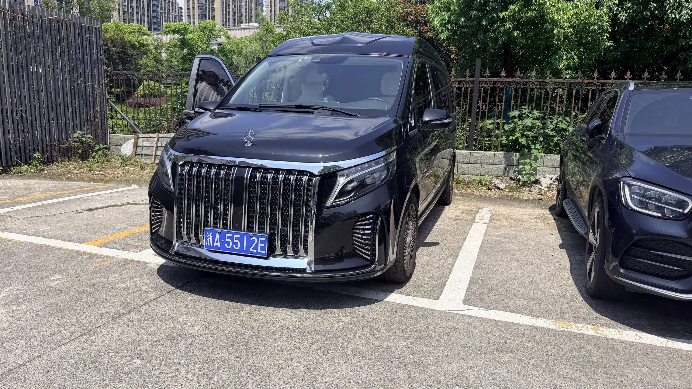 梅赛德斯-奔驰 V级 2022 在 260 L 2.0T 奢华 版 自动的