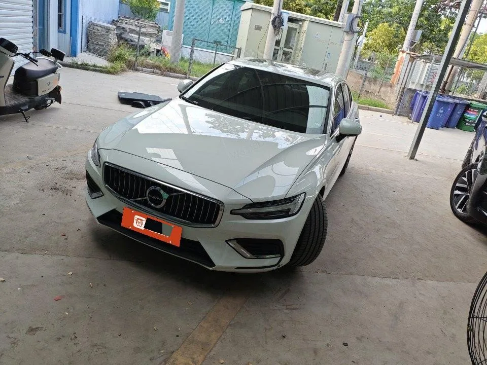2022 Volvo S60 B4 Smart Long-Range Luxury Edition