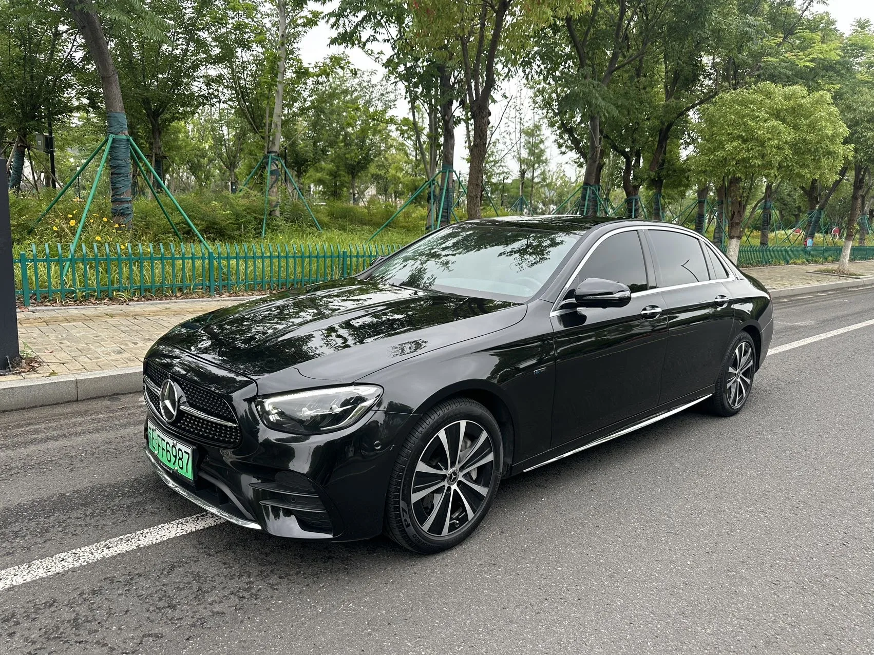 2022 Mercedes-Benz E-Class E 350 e L Plug-in Hybrid Sedan