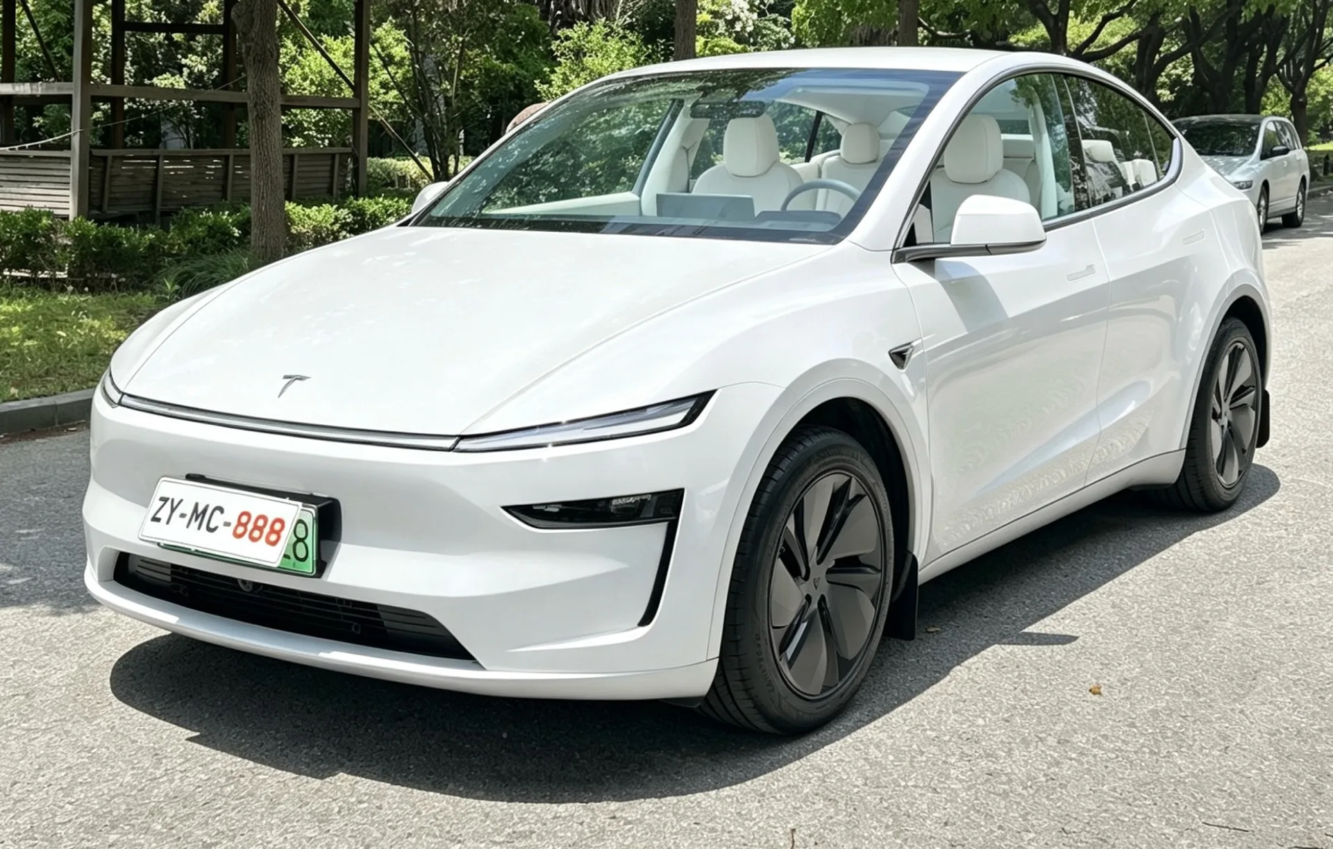 Tesla 2025 Model Y Rear-Wheel Drive Automatic
