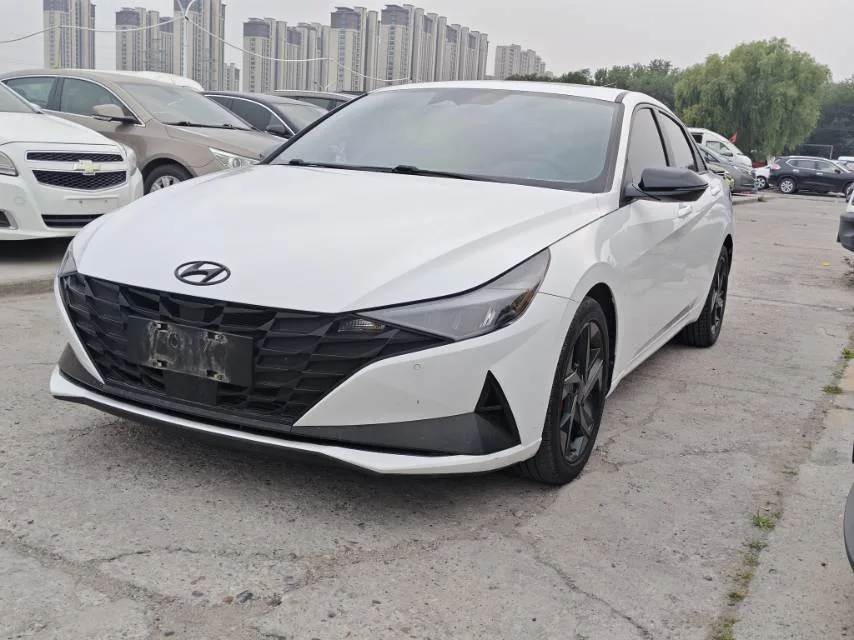 2022 Elantra 1.5L CVT LUX Black Knight Limited Edition