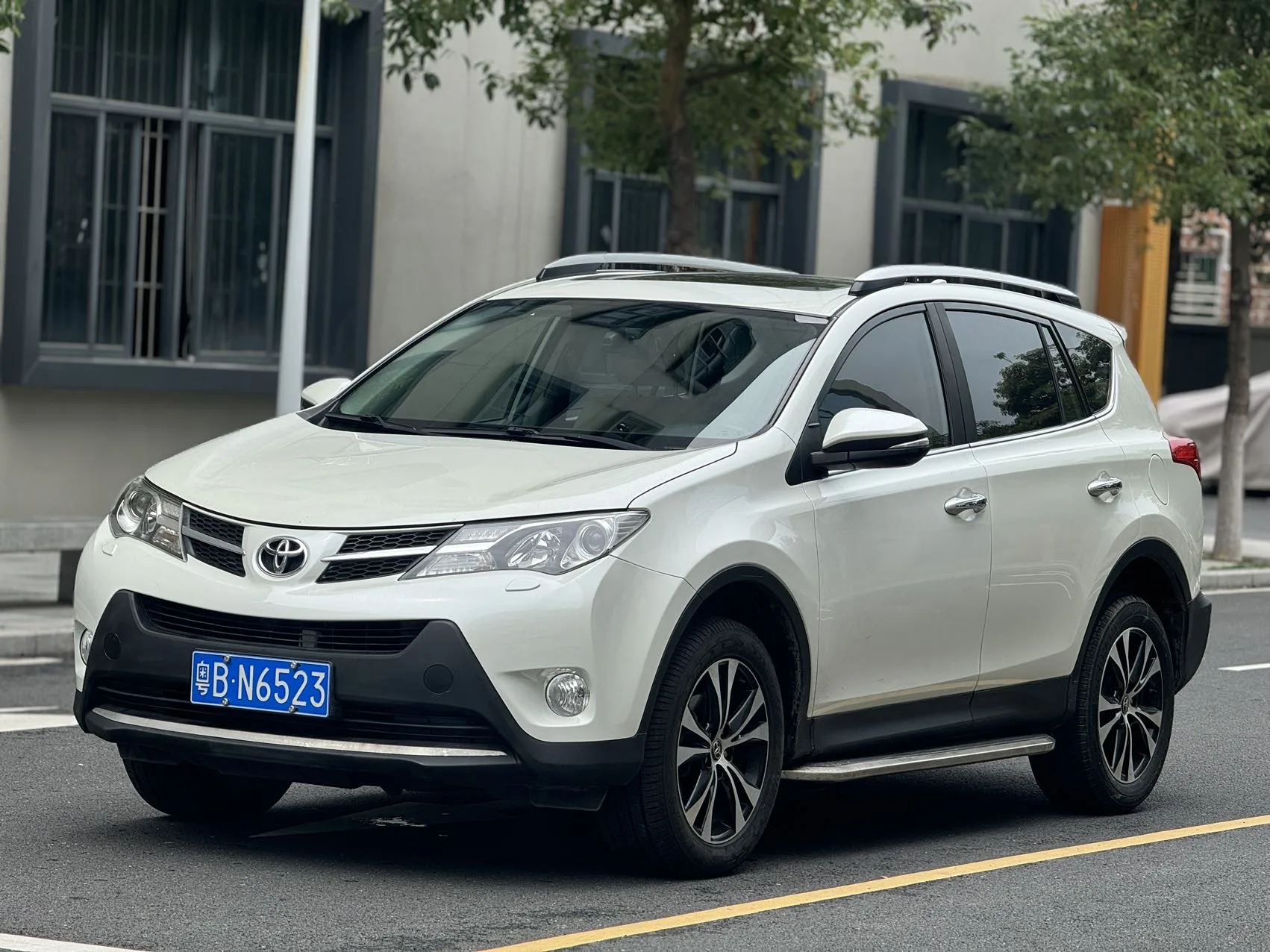 2015 RAV4 2.5L Automatic AWD Luxury Edition