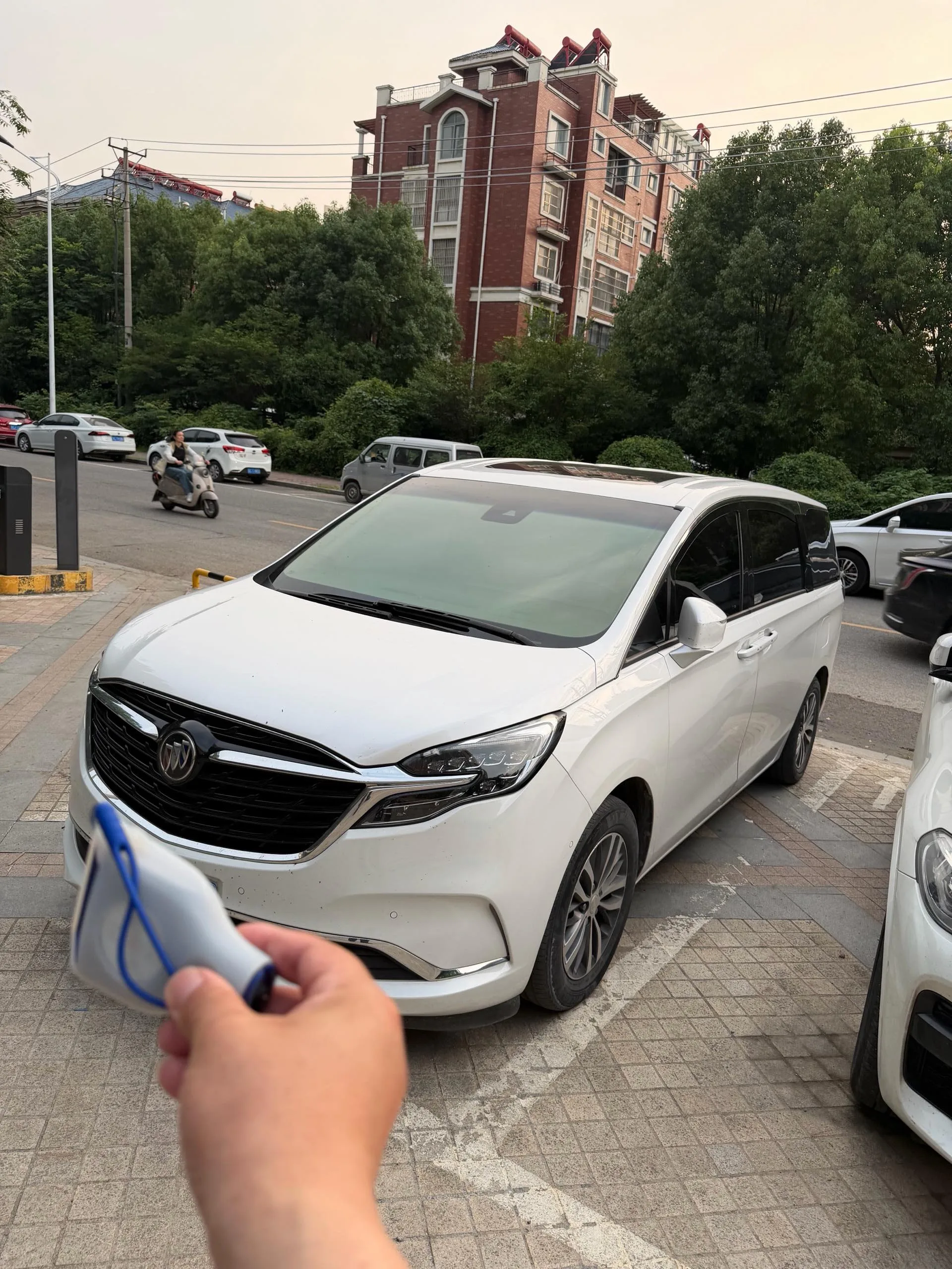 Buick GL8 2021 ES Avantgarde 653T Premium Edition