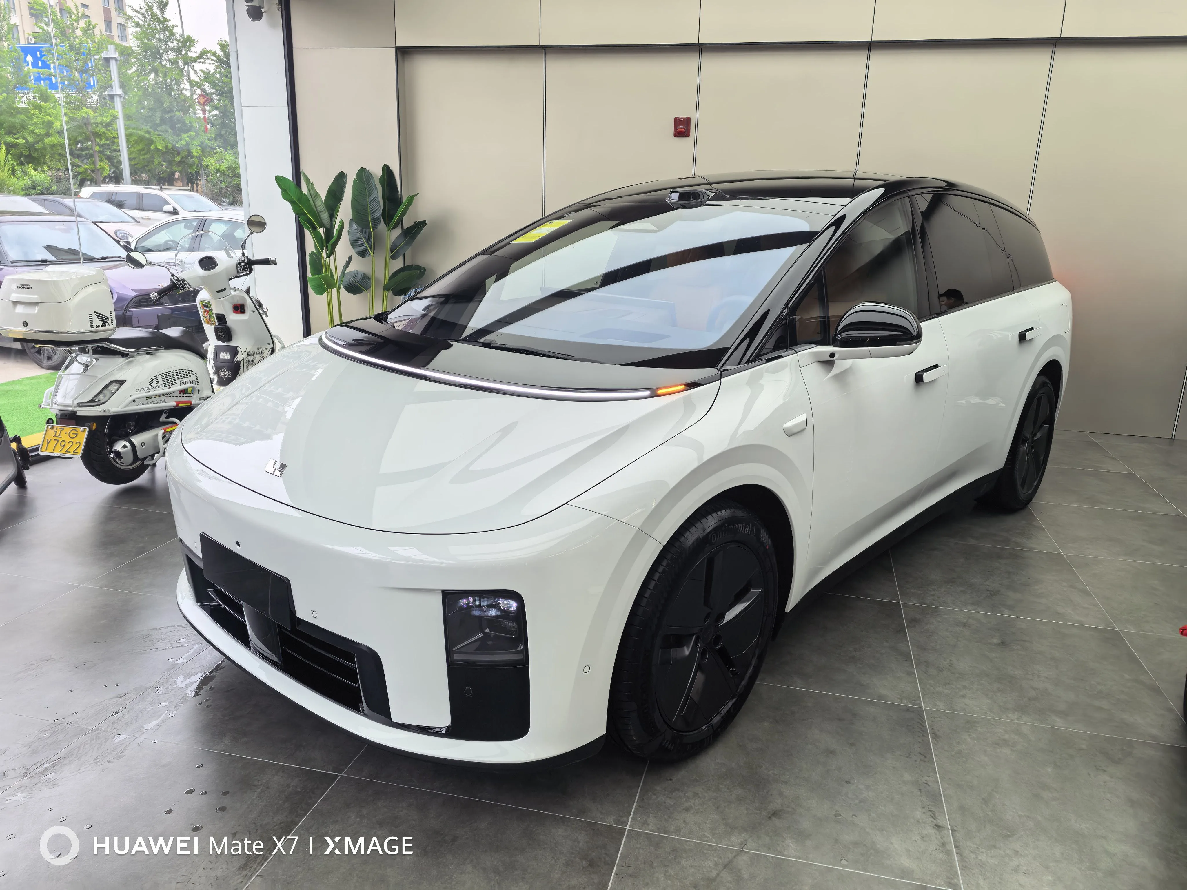 Li Auto 2025 i8 Standard Edition Automatic
