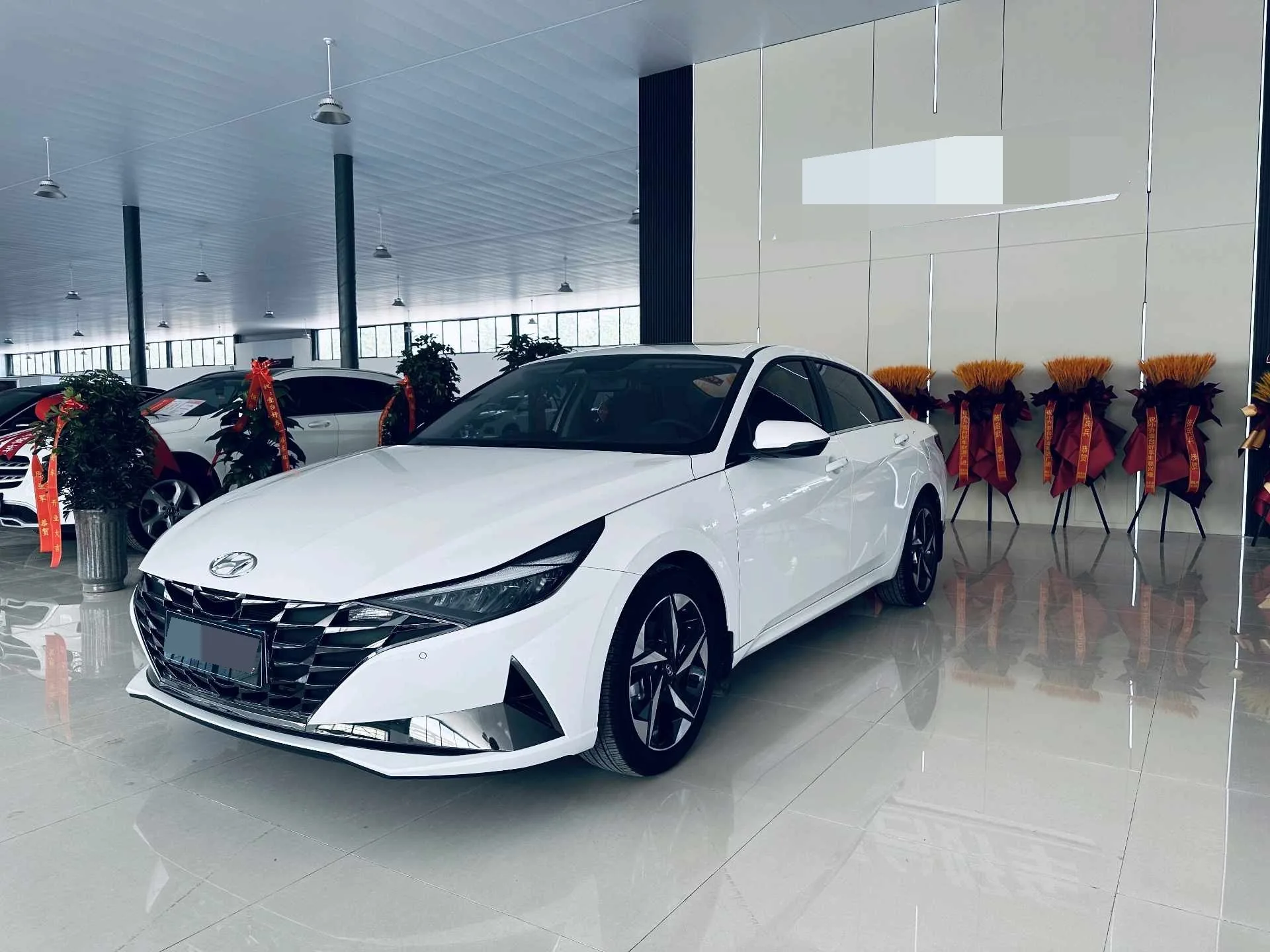 Hyundai Elantra 2022 1.5L CVT LUX Premium Edition