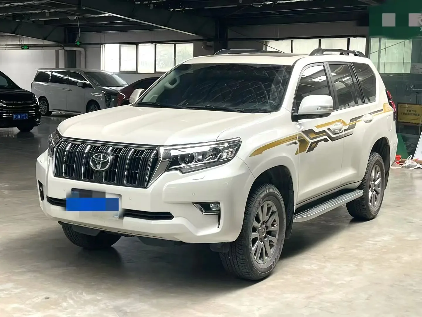 2018 Prado 3.5L Automatic TX-L with Rear-mounted Spare Tire
