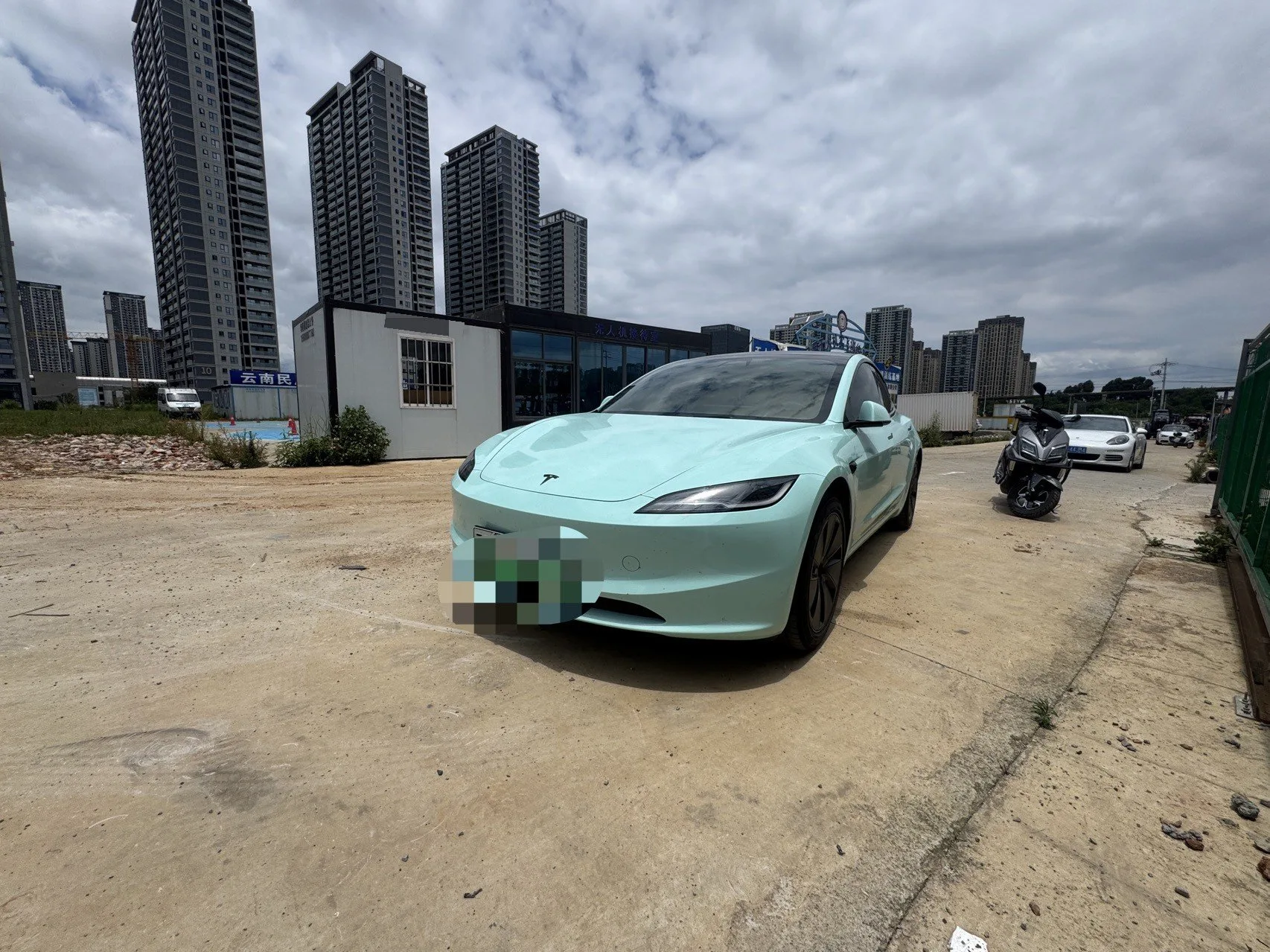 特斯拉 2025 模型 3 后轮 驾驶 （整容手术） 自动的