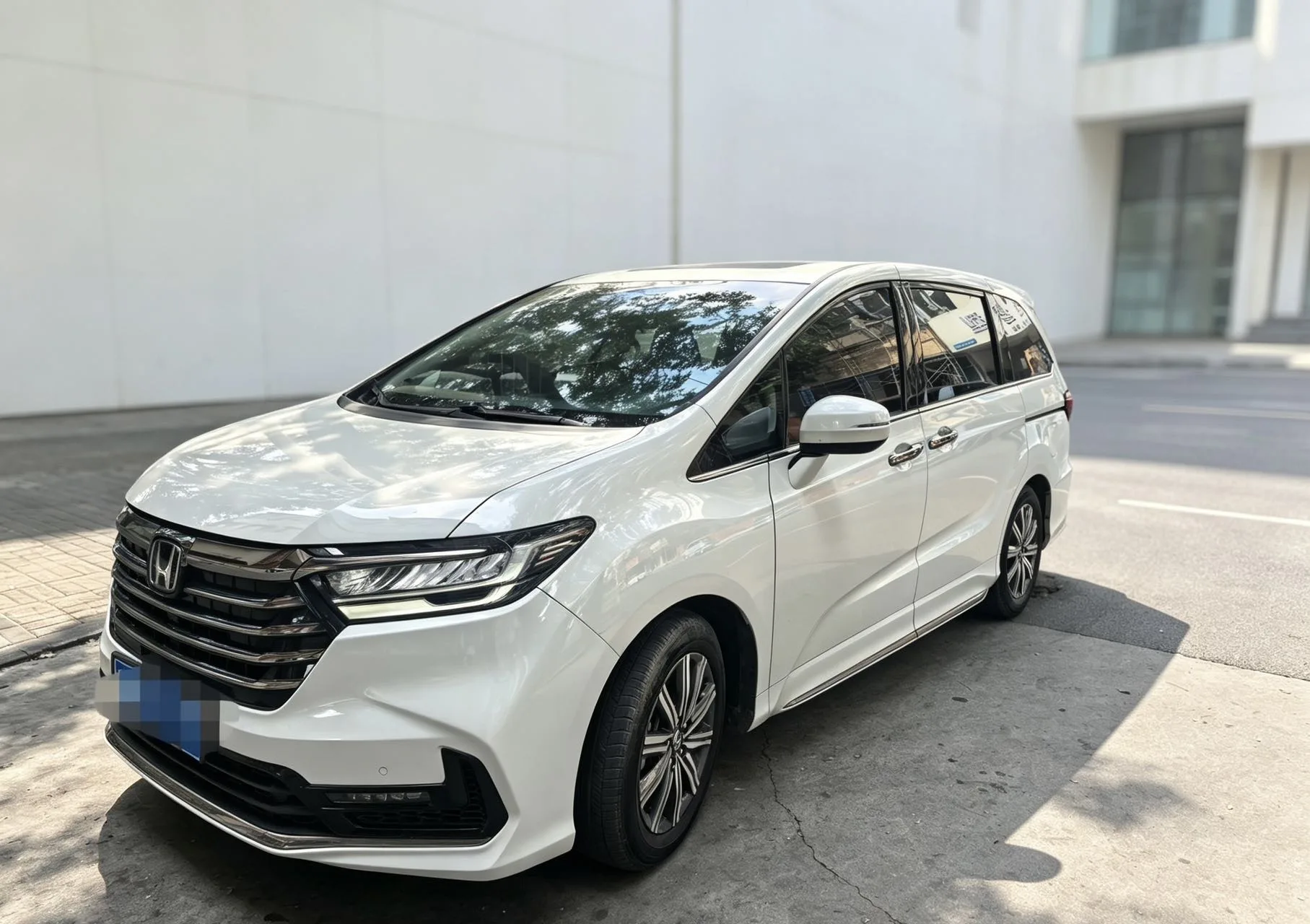 2022 Odyssey 2.0L e:HEV Sharp & Premium Edition