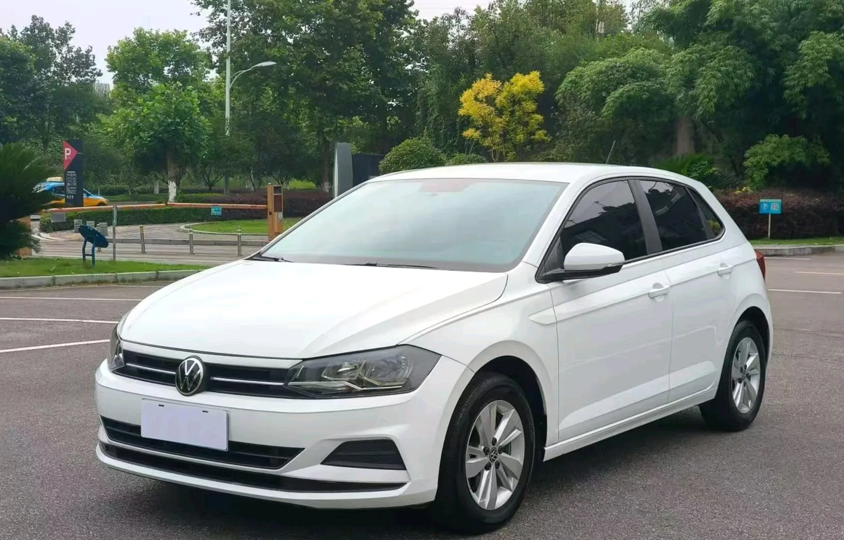 Volkswagen 2023 Polo Plus 1.5 "Live Life to the Fullest" Edition, Automatic Transmission