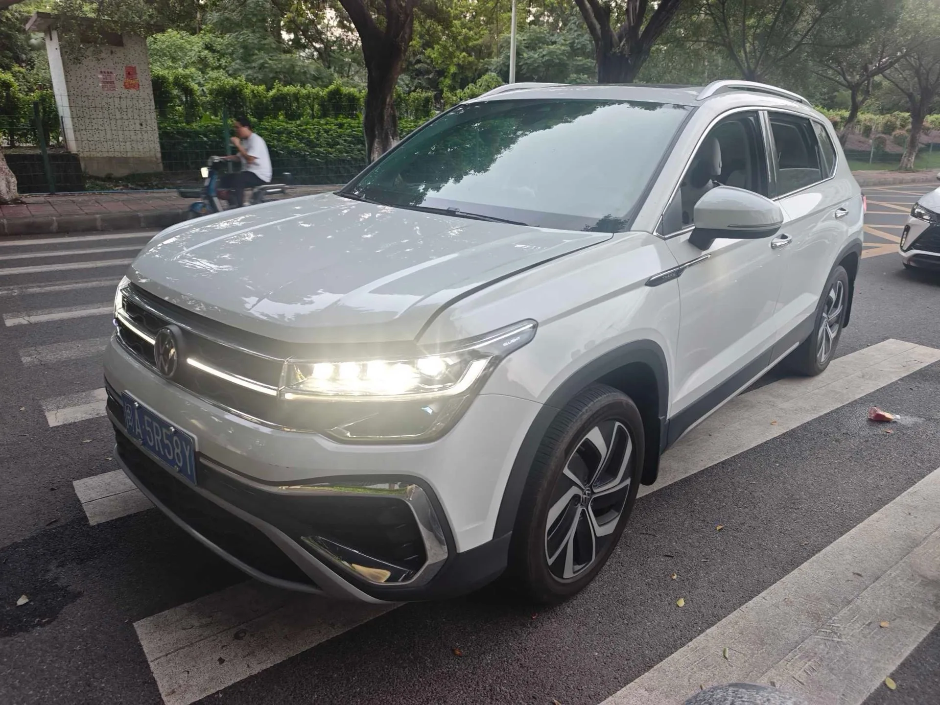 Volkswagen 2024 Tharu 1.5TSI 300TSI 2WD Full Moon Edition Automatic