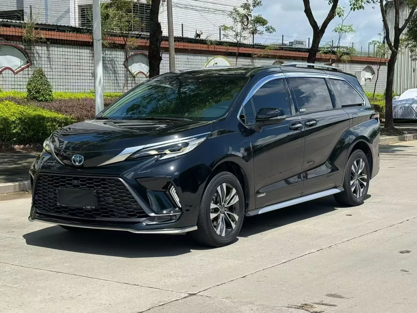 2022 Grevia 2.5L Hybrid Luxury Edition