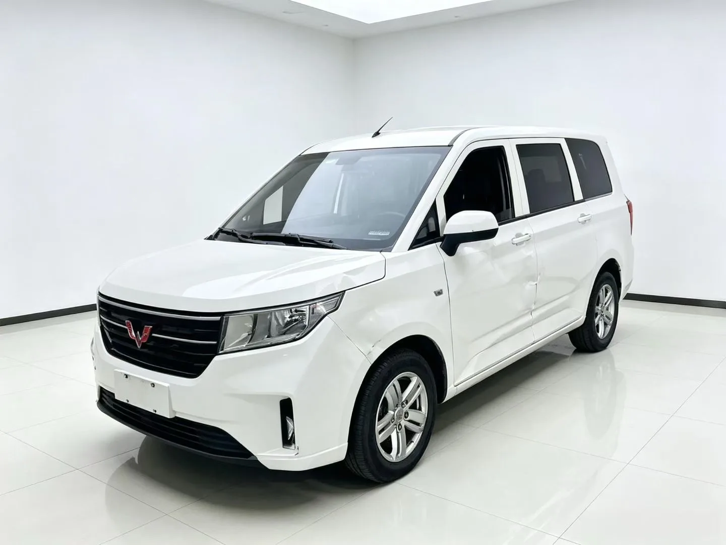 Wuling 2021 Hongguang PLUS 1.5 Commercial Edition Standard 7-Seater Manual Transmission