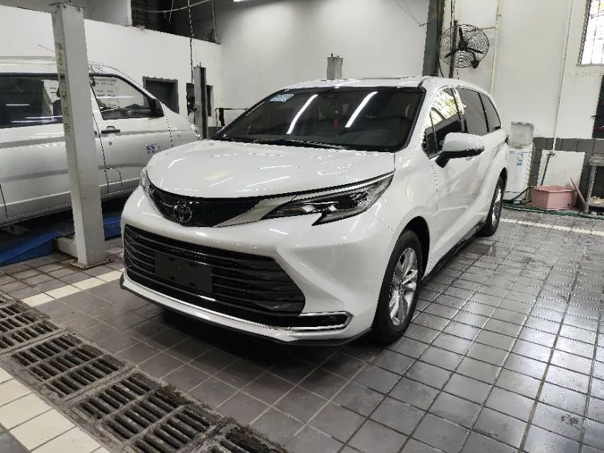 Тойота 2024 Гражданский 2,5 l вариатор 4WD Премиум Автоматический